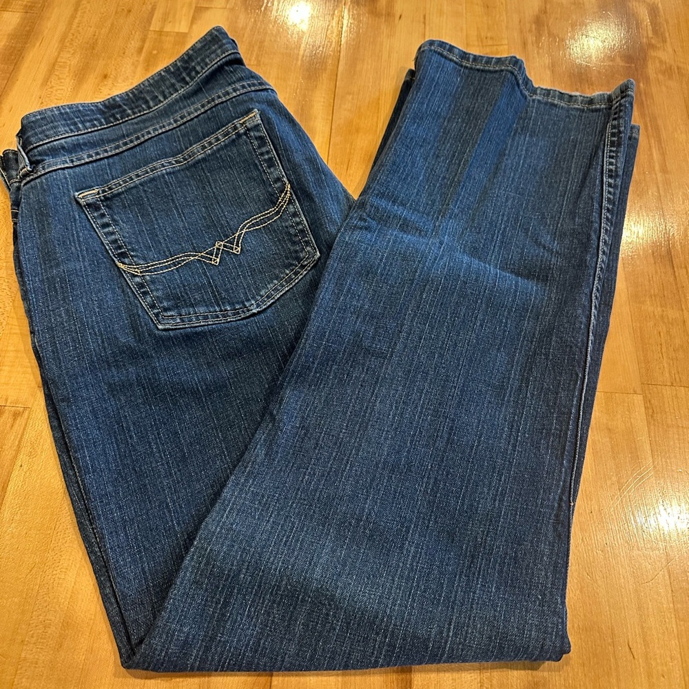 Q-Baby Wrangler Boot Cut Women's Blue Jeans, Size 15/16 x 32.